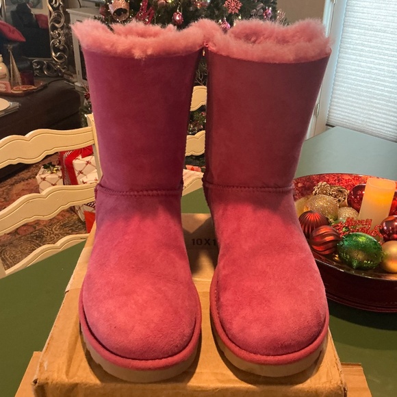 NEW UGG Australia Bailey Bow II Boots Satin Bows Paz Pink sz 7 - Picture 2 of 4